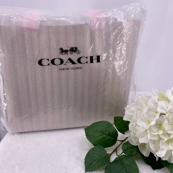 ❌SOLD ELSEWHERE ❌ Coach Rose Leather Derby - Picture 8 of 8